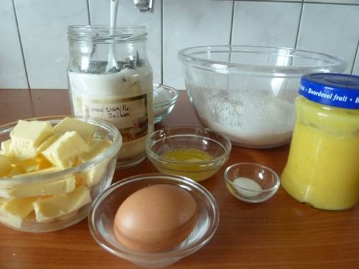 Heerlijke boterkoek gevuld met lemoncurd. recept