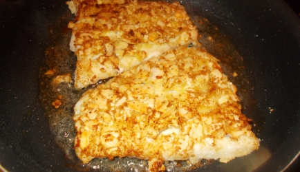Heerlijke gebakken vis bijv kabeljauw met knapperig amandelkorstje