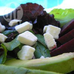 Salade met rucola en geroosterde rode biet recept