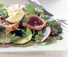 Salade van verse tonijn met courgette, waterkers en mosterd ...