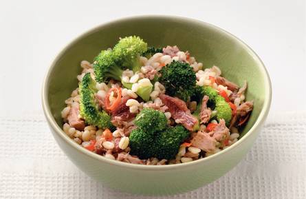 Tarlyschotel met broccoli, ansjovis en tonijn