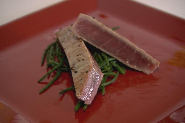 Mi-cuit van tonijn met zeegroen