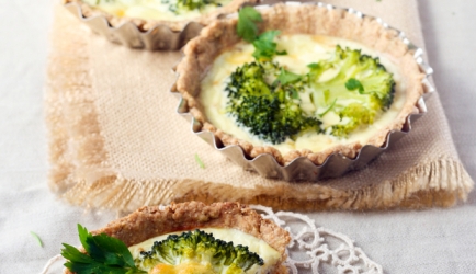 Hartige broccoli taartjes met gruyère recept