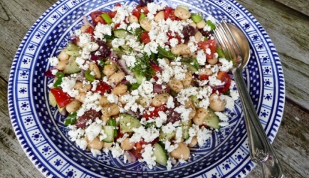 Griekse salade met witte bonen (salata fasólia gigantes) recept ...