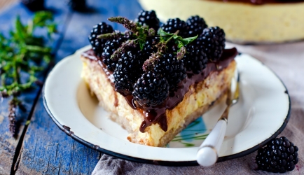 Frisse cheesecake met bramencompote recept