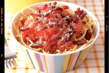 Spaghetti met tomaten-paprikasaus