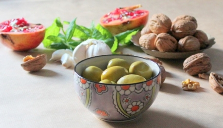 Zeytoon parvardeh  perzische olijf & walnoot dip recept