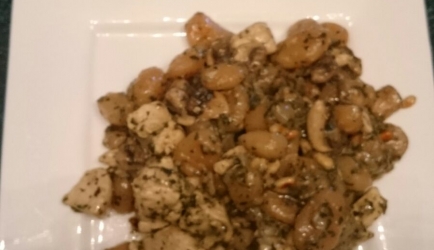 Gnocchi met pesto&comma; kip en champignons recept