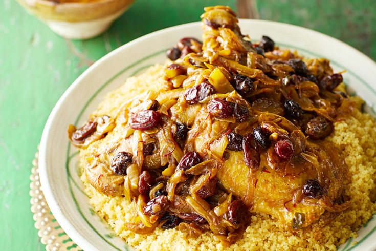 Goddelijke marokkaanse zoet-hartige couscous met kip