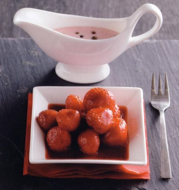 Gegrilde aardbeien met aardbei/pepersaus en vanille-ijs recept ...
