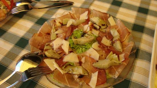 Italiaanse salade met rauwe ham en artisjokharten recept ...