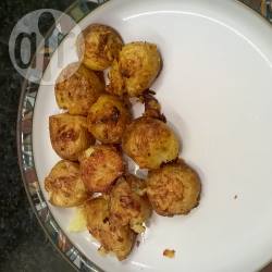 Geroosterde nieuwe aardappelen met paprika en knoflook recept ...