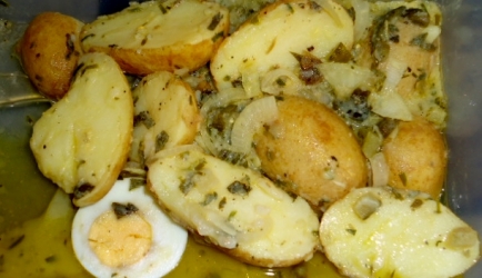 Nieuwe aardappel salade op basis van azijn recept