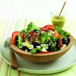 Griekse salade met tahindressing recept