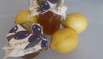 Marmelade van inglegde (ingemaakte) citroenen met rozemarijn ...