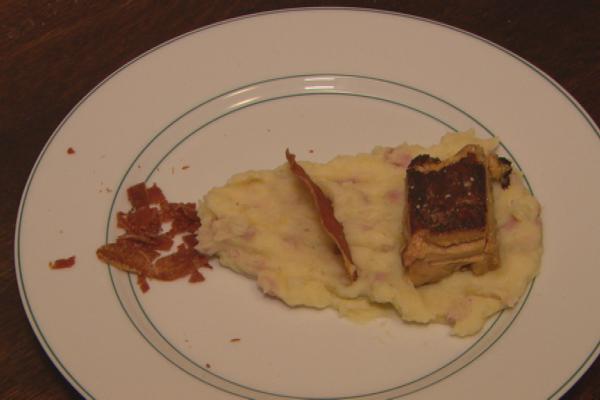 Foie gras op een bedje van puree met een krokant korstje