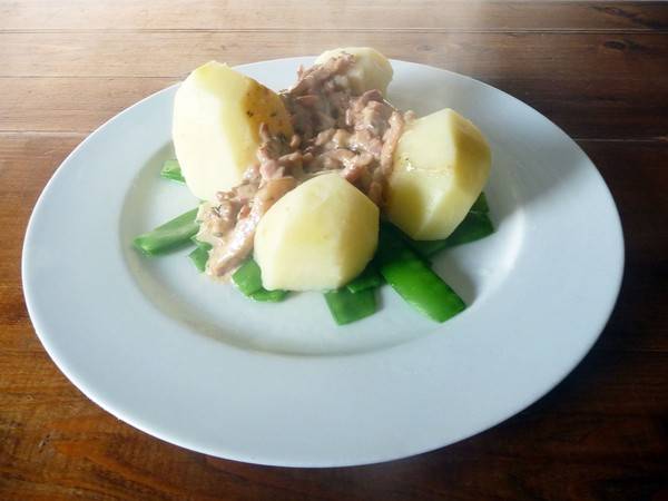 Aardappelen en peultjes met speksaus recept