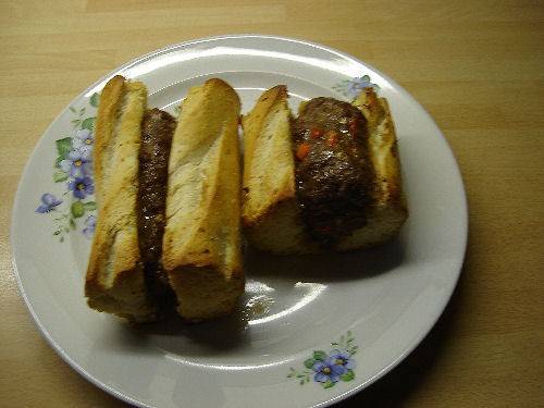 Stokbrood met pikant gehakt uit de oven recept