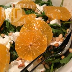 Salade met sinaasappel, geitenkaas en pijnboompitten recept ...