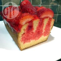 Aardbeien poke cake recept