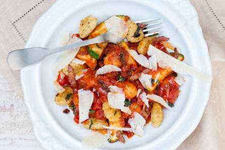 Gnocchi met courgette in tomatensaus