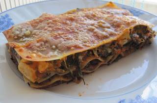 Lasagne met spinazie, gorgonzola, pastasaus en walnoten recept ...