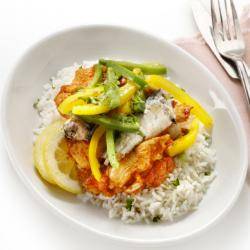 Rijstschotel met paprika, kip en vis recept