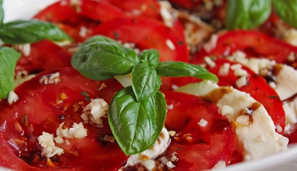 Echte italiaanse tomaten-mozzarella salade recept