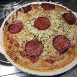 Zelfgemaakte pizza met salami recept