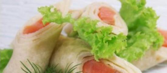 Zalmwraps gevuld met salade recept