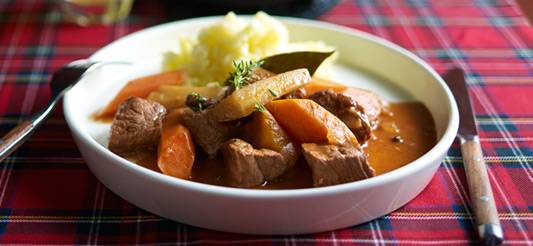 Five miner`s stew (rundsragout met wortelen en pastinaak) recept ...