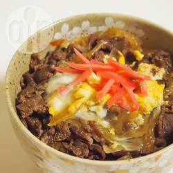 Japanse rice bowl met rundvlees (gyudon) recept