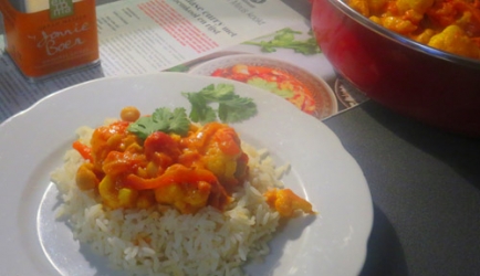 Indiase curry met bloemkool en rijst recept