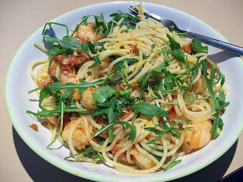 Spaghetti aglio olio peperoncino con gamberoni e rucola recept ...