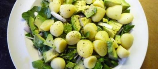 Jamie`s salade van krieltjes, waterkers en avocado recept ...