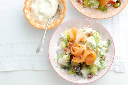 Scandinavische salade met zalm