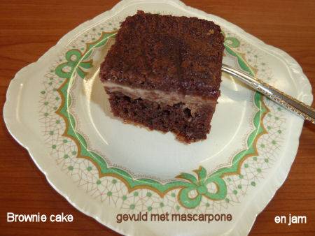 Brownie cake gevuld met mascarpone en jam. recept