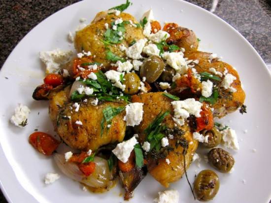 Griekse kippendijtjes met tomaten, olijven en feta recept ...