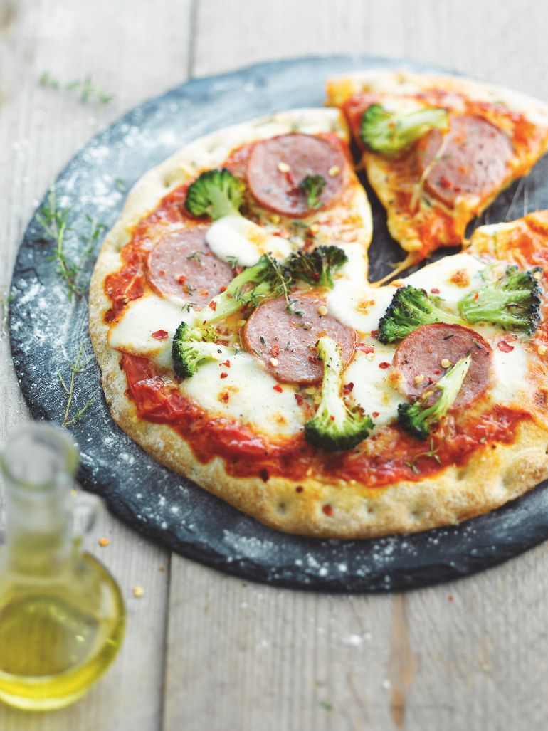 Recept 'leftover pizza met de kliekjes van de vorige dag'