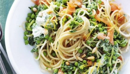 Spaghetti met zalm en spinazie recept