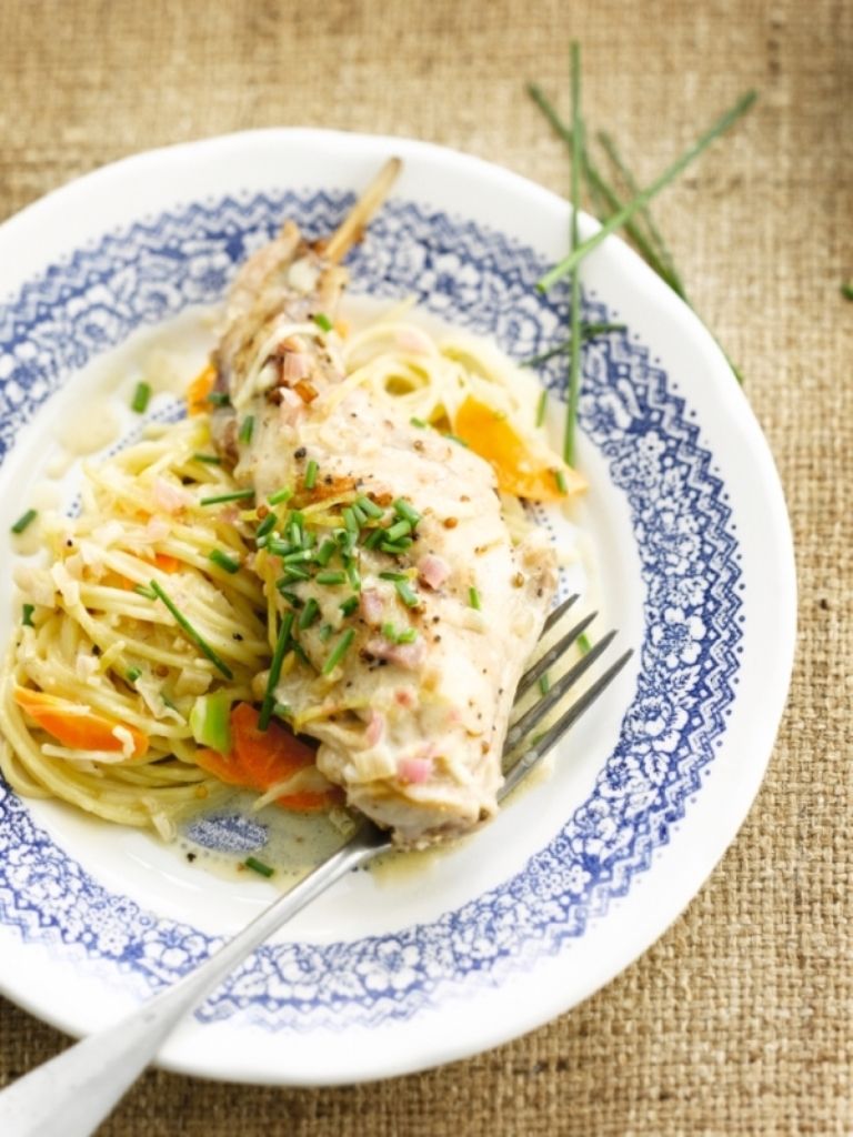 Recept 'konijnenbout op pasta met wortel en witte kool'